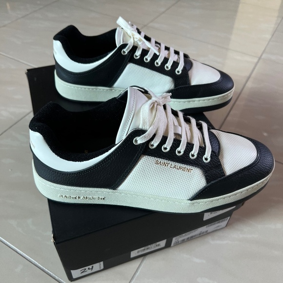#2743 Saint Laurent  SL/61 Low-Top Sneakers in Grained Leather US 11 - Picture 1 of 12